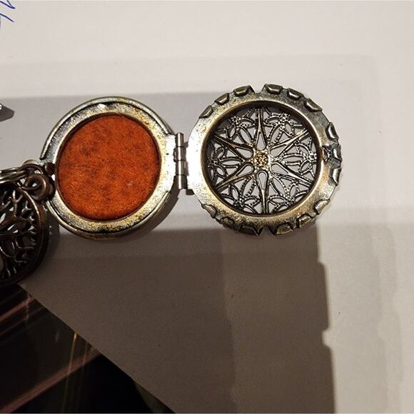 Vintage Tree of Life Charm Aromatherapy Essential Oil Locket Chain 26 Inches - Picture 3 of 4